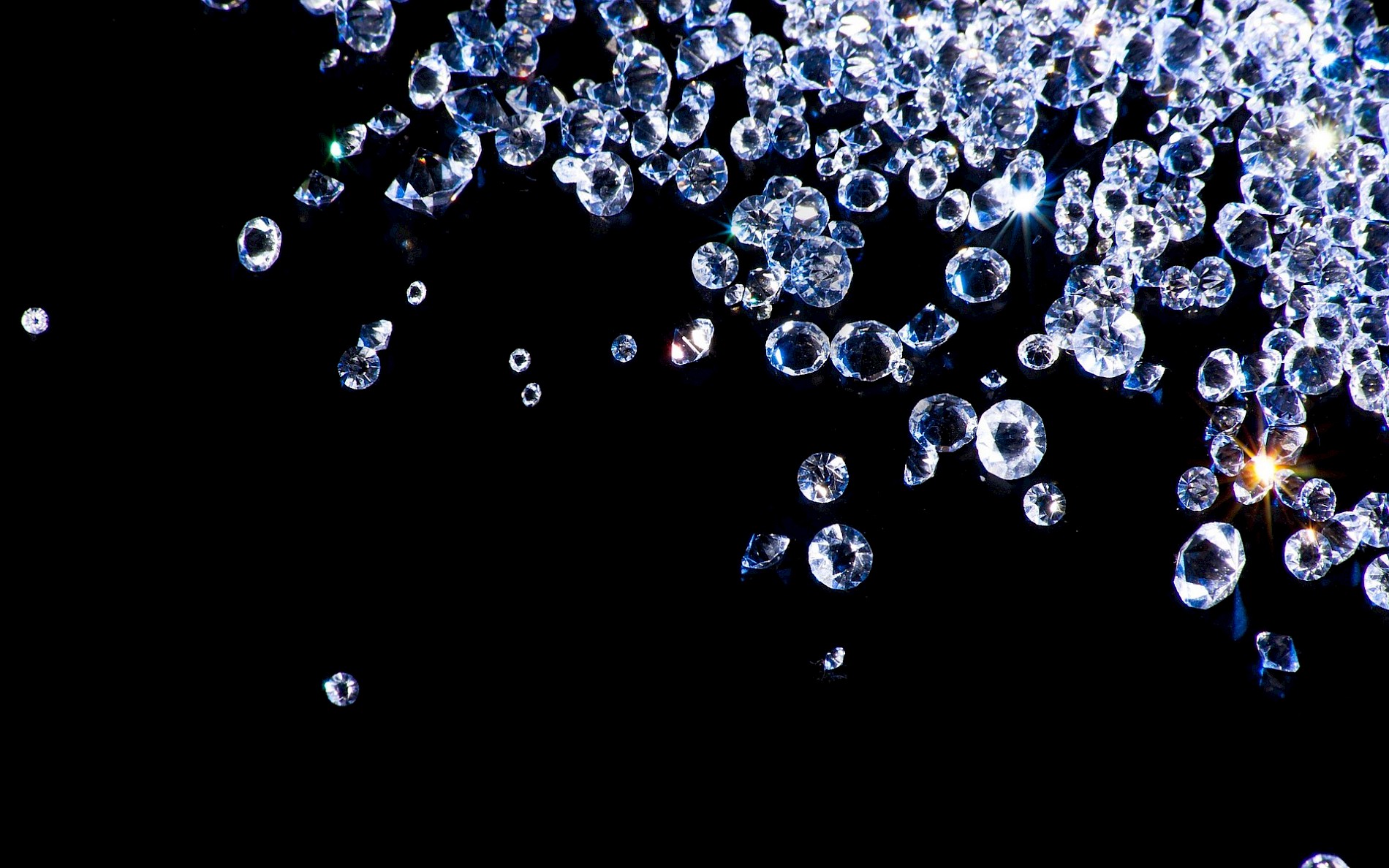 Neukundengewinnung vs. Kundenbindung – Kundenentwicklung vom ungeschliffenen Diamanten zum Brillanten
